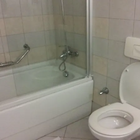 Hotel Larissa Art 4*