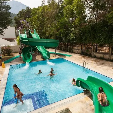 Hotel Larissa Art 4*